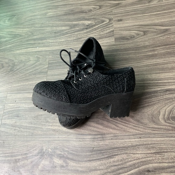 Urban Outfitters Chunky Platform Shoe - Picture 2 of 8